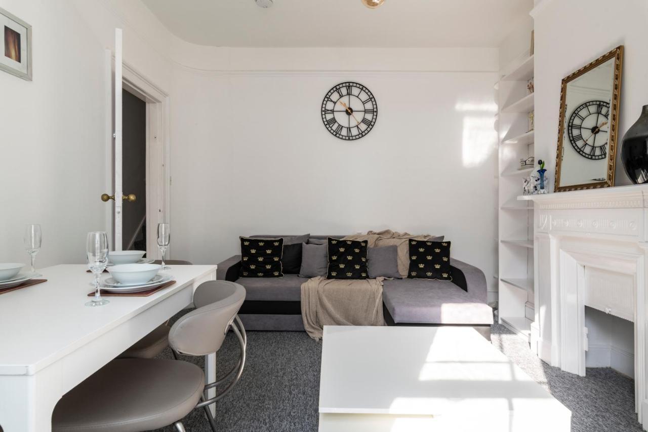 Quality Stay Rooms Brighton Bagian luar foto