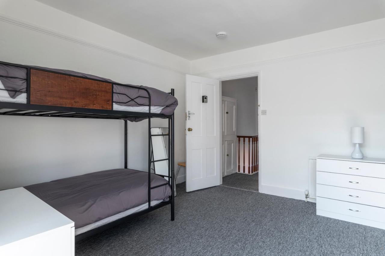 Quality Stay Rooms Brighton Bagian luar foto
