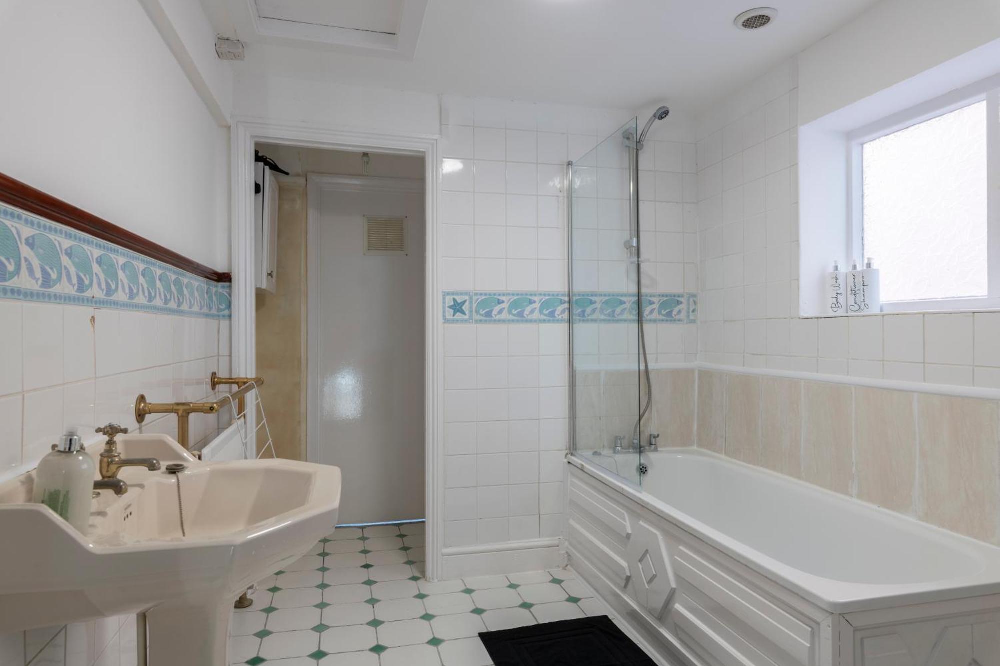 Quality Stay Rooms Brighton Bagian luar foto