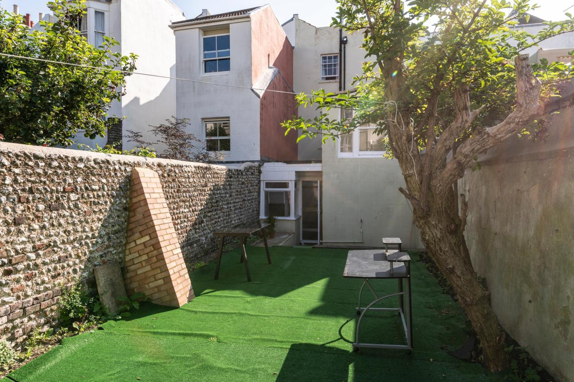 Quality Stay Rooms Brighton Bagian luar foto